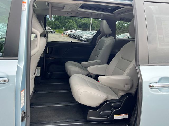 2017 Toyota Sienna XLE Premium AWD 7-Passenger - 23052910 - 13