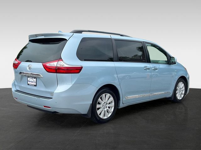 2017 Toyota Sienna XLE Premium AWD 7-Passenger - 23052910 - 4