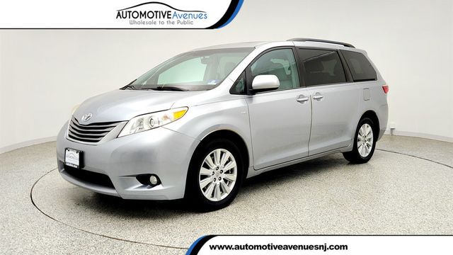 2017 Toyota Sienna XLE Premium AWD 7-Passenger - 23041486 - 0
