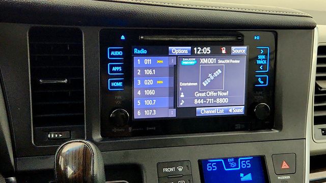 2017 Toyota Sienna XLE Premium AWD 7-Passenger - 23041486 - 17