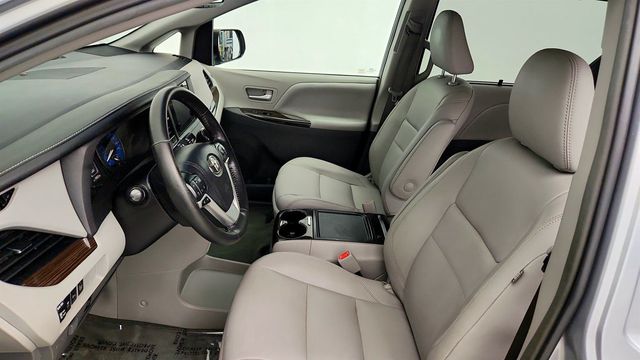2017 Toyota Sienna XLE Premium AWD 7-Passenger - 23041486 - 18