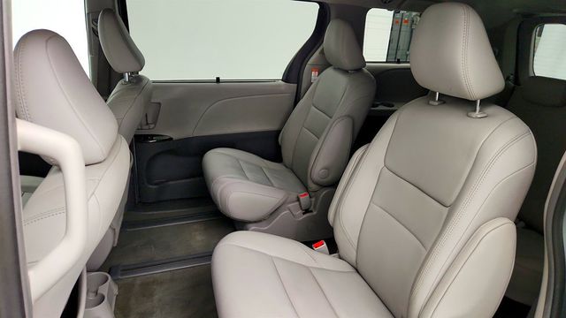 2017 Toyota Sienna XLE Premium AWD 7-Passenger - 23041486 - 19