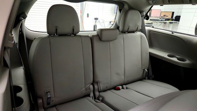 2017 Toyota Sienna XLE Premium AWD 7-Passenger - 23041486 - 22