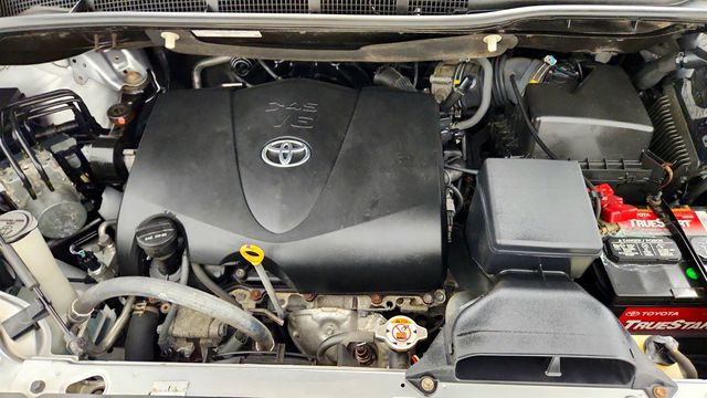 2017 Toyota Sienna XLE Premium AWD 7-Passenger - 23041486 - 27