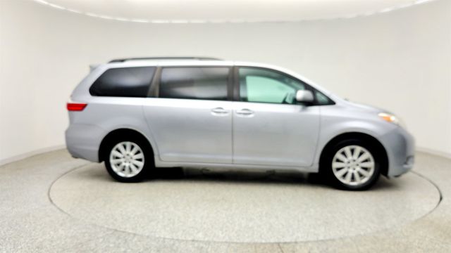 2017 Toyota Sienna XLE Premium AWD 7-Passenger - 23041486 - 3