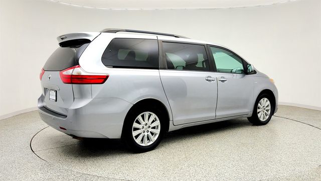 2017 Toyota Sienna XLE Premium AWD 7-Passenger - 23041486 - 4