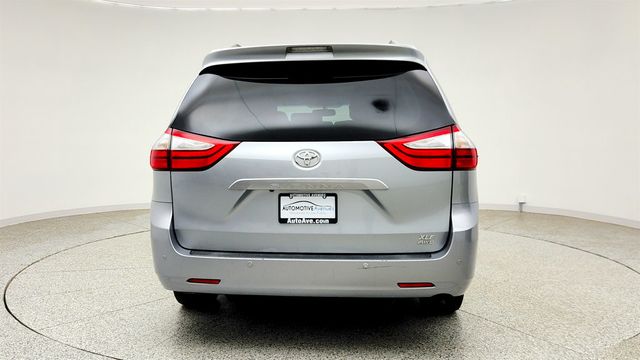 2017 Toyota Sienna XLE Premium AWD 7-Passenger - 23041486 - 5