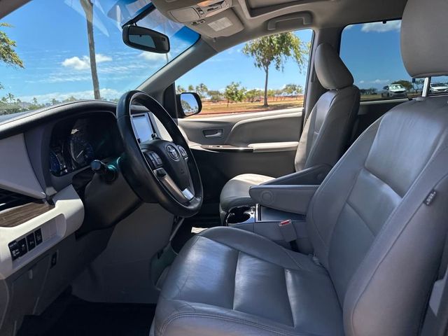 2017 Toyota Sienna XLE Premium FWD 8-Passenger - 22937263 - 11