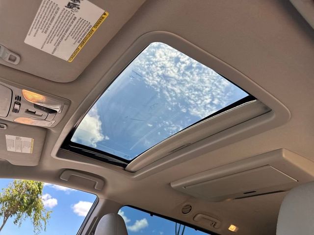 2017 Toyota Sienna XLE Premium FWD 8-Passenger - 22937263 - 18