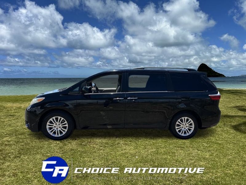 2017 Toyota Sienna XLE Premium FWD 8-Passenger - 22937263 - 2