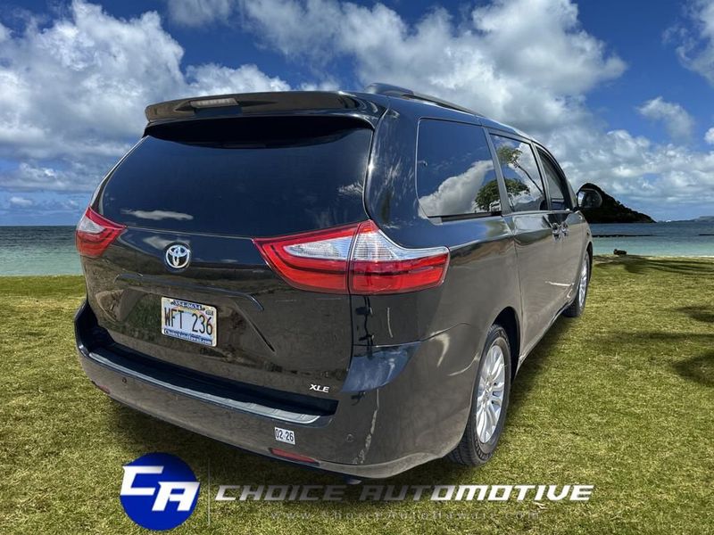 2017 Toyota Sienna XLE Premium FWD 8-Passenger - 22937263 - 6