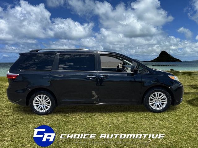 2017 Toyota Sienna XLE Premium FWD 8-Passenger - 22937263 - 7