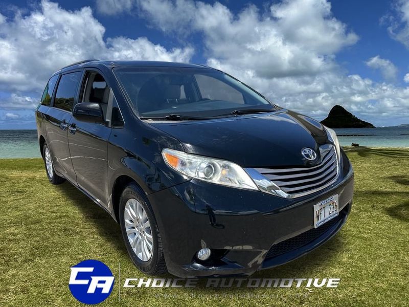 2017 Toyota Sienna XLE Premium FWD 8-Passenger - 22937263 - 8