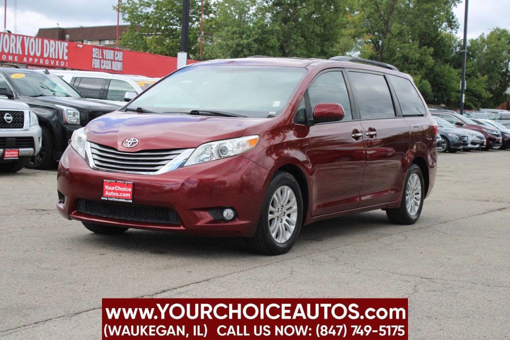 2017 Toyota Sienna XLE Premium FWD 8-Passenger - 22912350 - 0