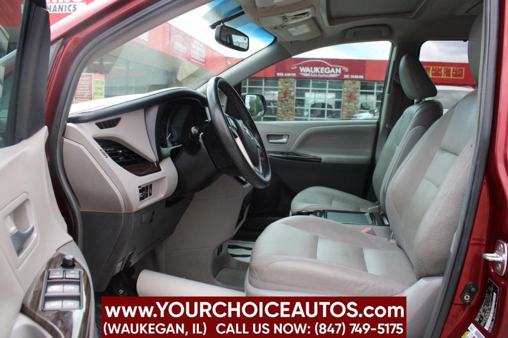 2017 Toyota Sienna XLE Premium FWD 8-Passenger - 22912350 - 11