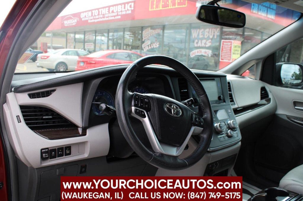 2017 Toyota Sienna XLE Premium FWD 8-Passenger - 22912350 - 12