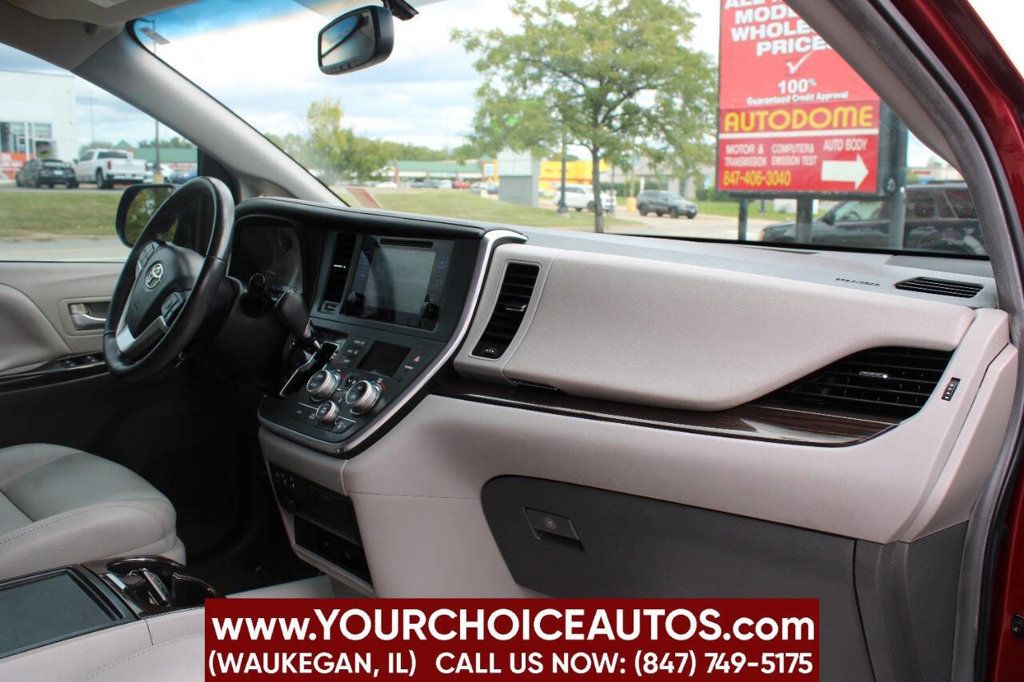 2017 Toyota Sienna XLE Premium FWD 8-Passenger - 22912350 - 14