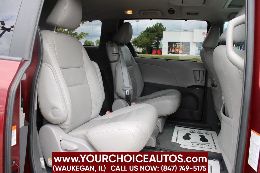 2017 Toyota Sienna XLE Premium FWD 8-Passenger - 22912350 - 15