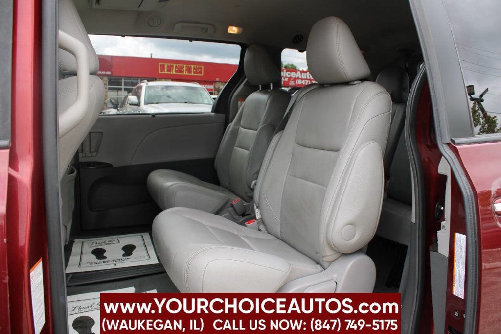 2017 Toyota Sienna XLE Premium FWD 8-Passenger - 22912350 - 16