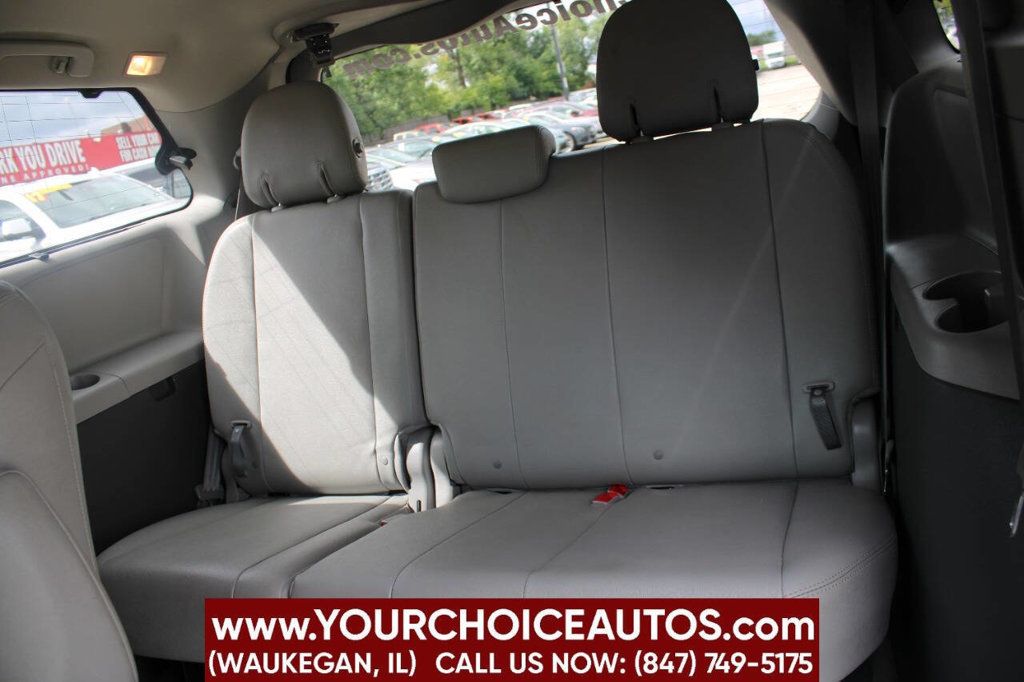 2017 Toyota Sienna XLE Premium FWD 8-Passenger - 22912350 - 17