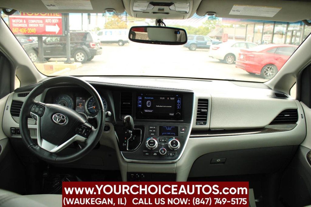 2017 Toyota Sienna XLE Premium FWD 8-Passenger - 22912350 - 18