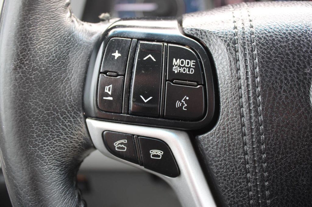 2017 Toyota Sienna XLE Premium FWD 8-Passenger - 22912350 - 27