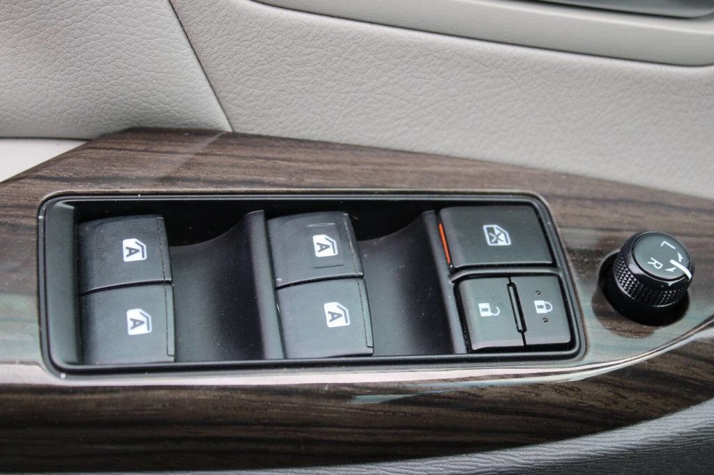 2017 Toyota Sienna XLE Premium FWD 8-Passenger - 22912350 - 31