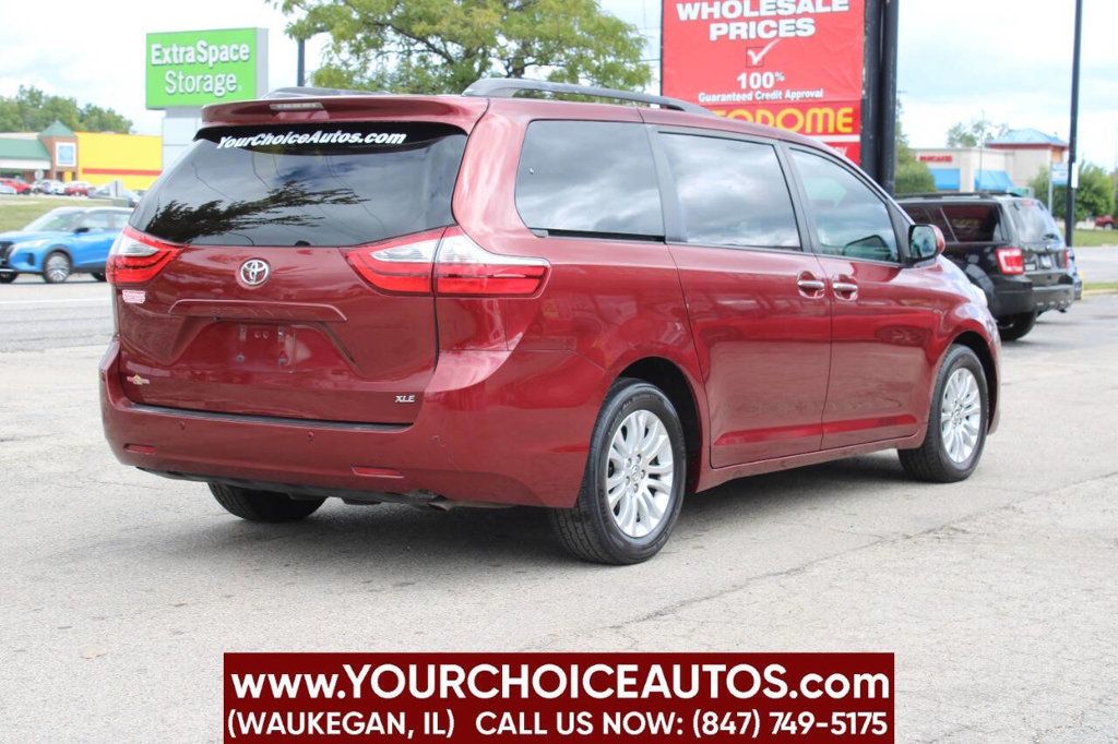 2017 Toyota Sienna XLE Premium FWD 8-Passenger - 22912350 - 4