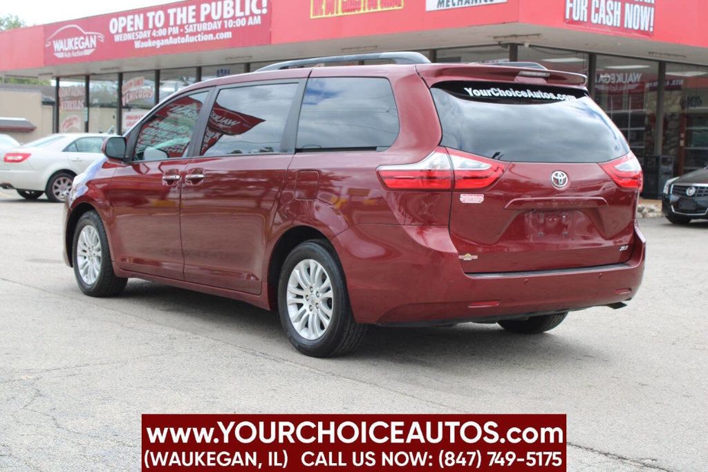 2017 Toyota Sienna XLE Premium FWD 8-Passenger - 22912350 - 6