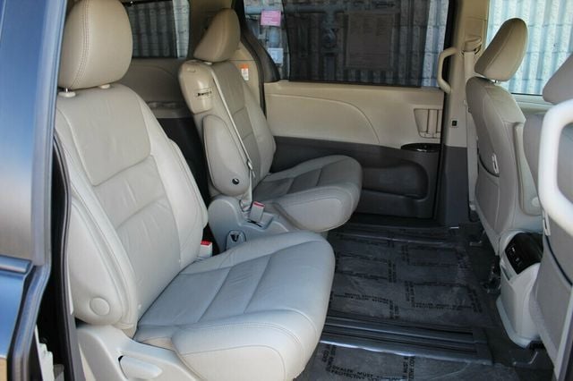 2017 Toyota Sienna XLE PREMIUM W/ DVD, NAVIGATION, MOONROOF, LEATHER - 22995007 - 10
