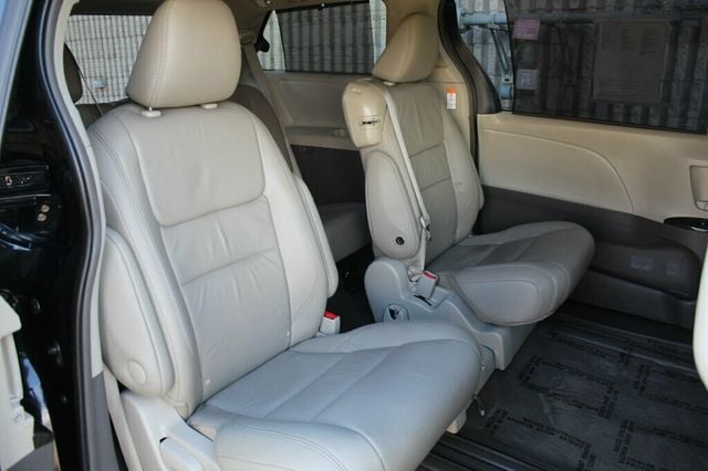 2017 Toyota Sienna XLE PREMIUM W/ DVD, NAVIGATION, MOONROOF, LEATHER - 22995007 - 11