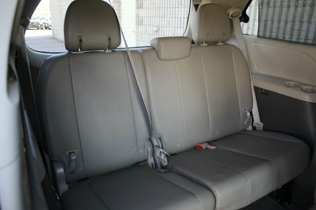 2017 Toyota Sienna XLE PREMIUM W/ DVD, NAVIGATION, MOONROOF, LEATHER - 22995007 - 12