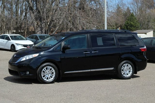 2017 Toyota Sienna XLE PREMIUM W/ DVD, NAVIGATION, MOONROOF, LEATHER - 22995007 - 17