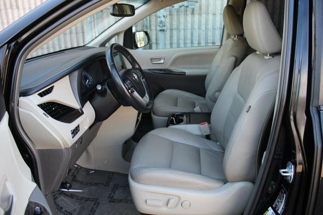 2017 Toyota Sienna XLE PREMIUM W/ DVD, NAVIGATION, MOONROOF, LEATHER - 22995007 - 23