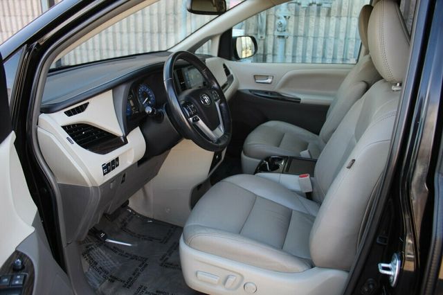 2017 Toyota Sienna XLE PREMIUM W/ DVD, NAVIGATION, MOONROOF, LEATHER - 22995007 - 24