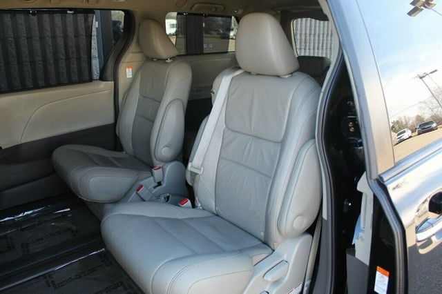 2017 Toyota Sienna XLE PREMIUM W/ DVD, NAVIGATION, MOONROOF, LEATHER - 22995007 - 27