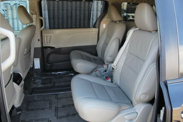 2017 Toyota Sienna XLE PREMIUM W/ DVD, NAVIGATION, MOONROOF, LEATHER - 22995007 - 28