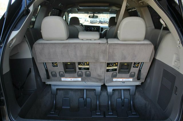 2017 Toyota Sienna XLE PREMIUM W/ DVD, NAVIGATION, MOONROOF, LEATHER - 22995007 - 34
