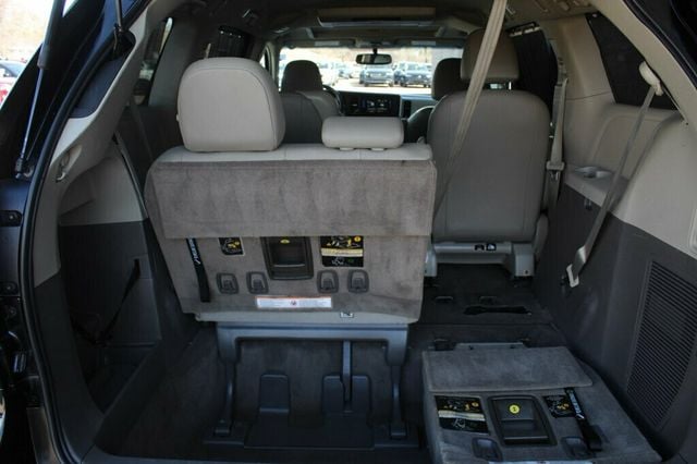 2017 Toyota Sienna XLE PREMIUM W/ DVD, NAVIGATION, MOONROOF, LEATHER - 22995007 - 35