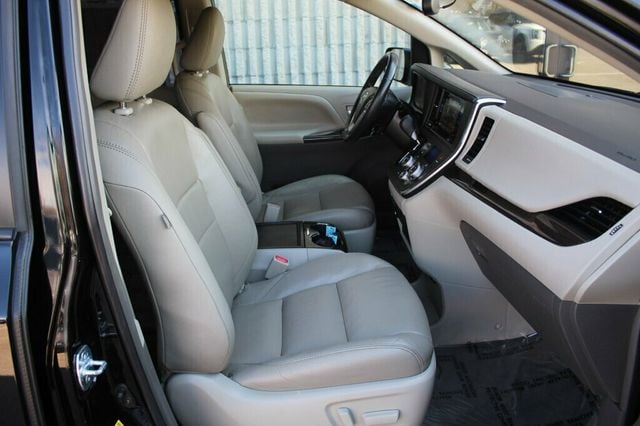 2017 Toyota Sienna XLE PREMIUM W/ DVD, NAVIGATION, MOONROOF, LEATHER - 22995007 - 6