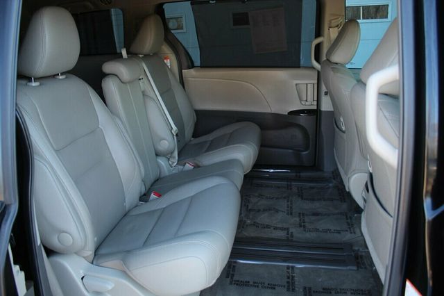 2017 Toyota Sienna XLE PREMIUM W/ NAVIGATION, REAR DVD, LEATHER, MOONROOF - 22995004 - 10