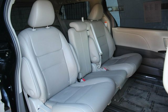 2017 Toyota Sienna XLE PREMIUM W/ NAVIGATION, REAR DVD, LEATHER, MOONROOF - 22995004 - 11