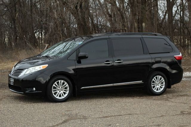 2017 Toyota Sienna XLE PREMIUM W/ NAVIGATION, REAR DVD, LEATHER, MOONROOF - 22995004 - 17