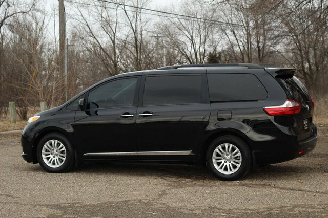 2017 Toyota Sienna XLE PREMIUM W/ NAVIGATION, REAR DVD, LEATHER, MOONROOF - 22995004 - 19