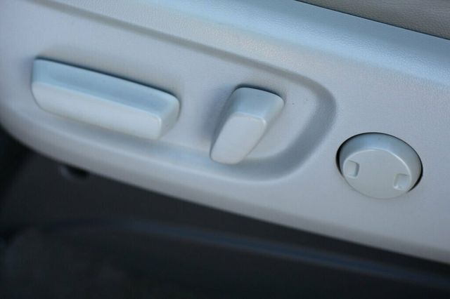 2017 Toyota Sienna XLE PREMIUM W/ NAVIGATION, REAR DVD, LEATHER, MOONROOF - 22995004 - 26