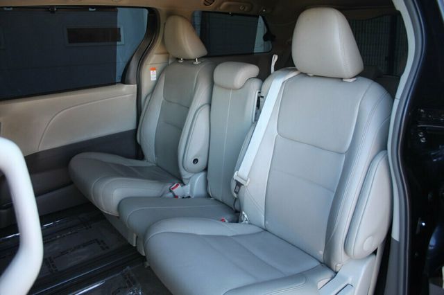 2017 Toyota Sienna XLE PREMIUM W/ NAVIGATION, REAR DVD, LEATHER, MOONROOF - 22995004 - 28