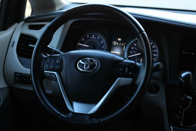 2017 Toyota Sienna XLE PREMIUM W/ NAVIGATION, REAR DVD, LEATHER, MOONROOF - 22995004 - 30