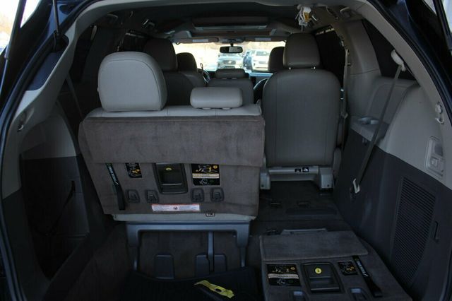 2017 Toyota Sienna XLE PREMIUM W/ NAVIGATION, REAR DVD, LEATHER, MOONROOF - 22995004 - 35