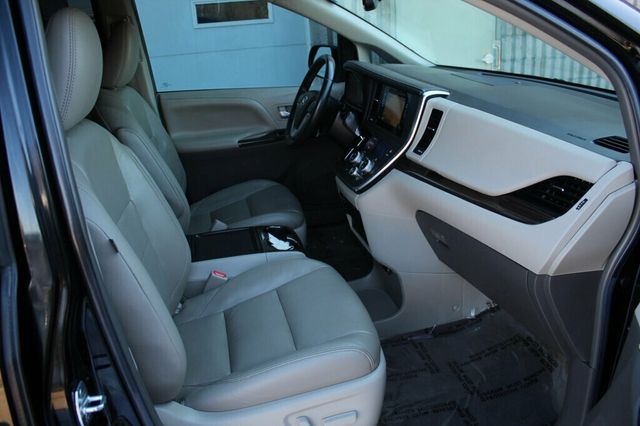 2017 Toyota Sienna XLE PREMIUM W/ NAVIGATION, REAR DVD, LEATHER, MOONROOF - 22995004 - 7