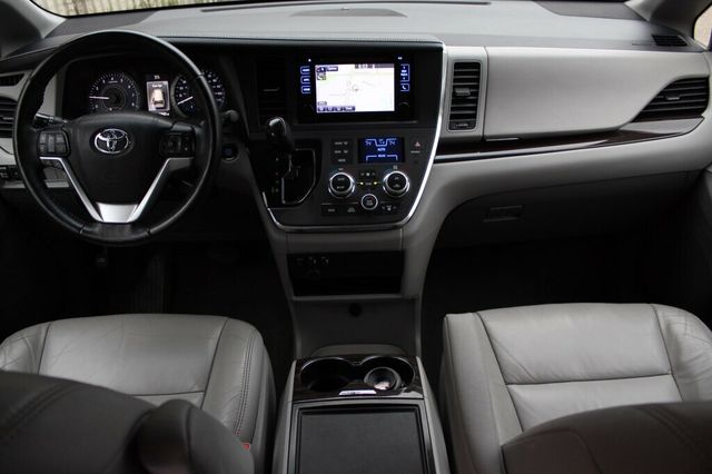 2017 Toyota Sienna XLE W/ NAVIGATION, LEATHER, MOONROOF, DUAL PWR SLIDING DOORS - 23080968 - 12